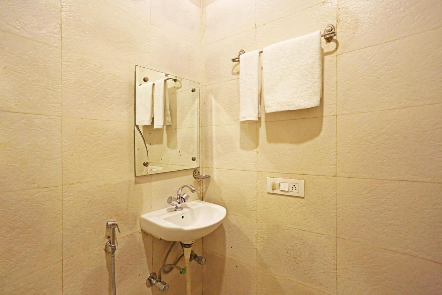 Hotel Broadway Near Delhi Airport New Delhi Buitenkant foto