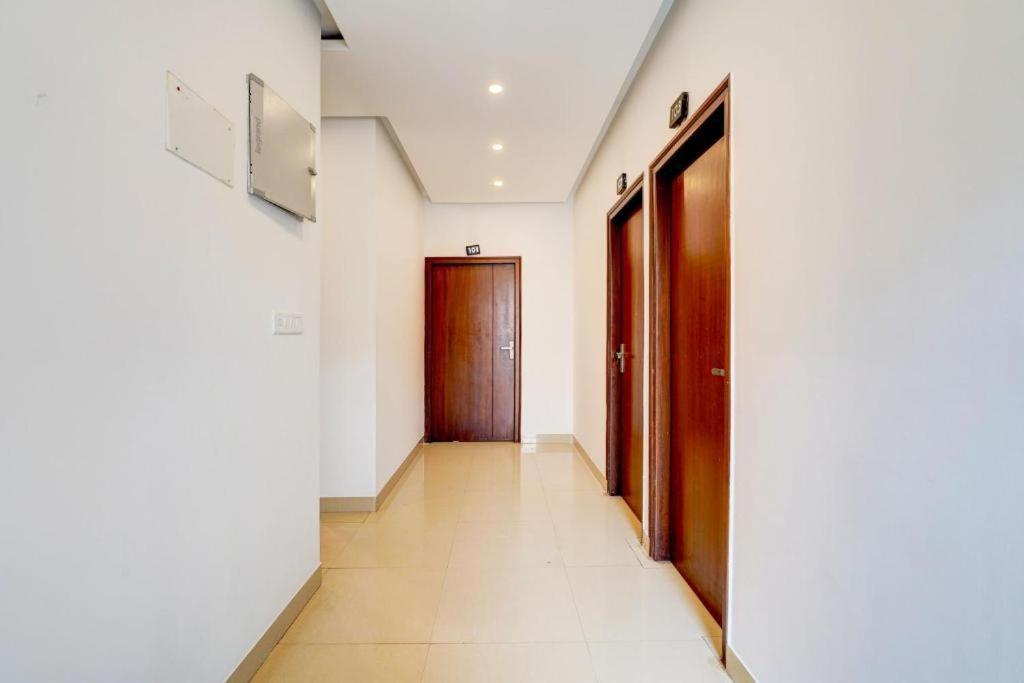 Hotel Broadway Near Delhi Airport New Delhi Buitenkant foto